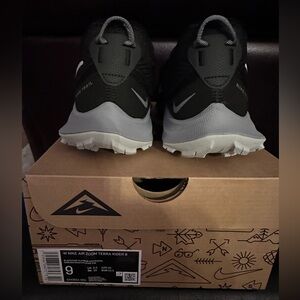 Nike Air Zoom Terra Kiger 8 in Black and Gray (New in box ) Size 9